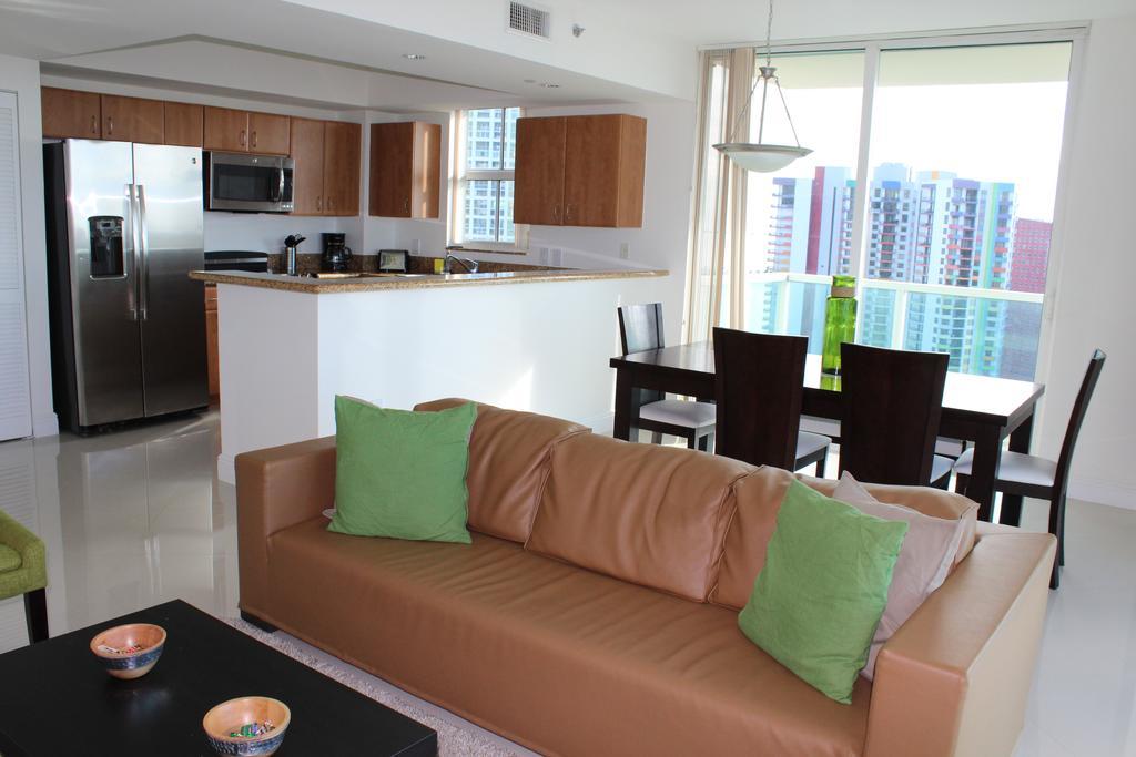 Lyx Suites At One Broadway In Brickell Miami Exterior foto